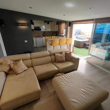 Luxury With Jacuzzi And Pool Access Holiday home